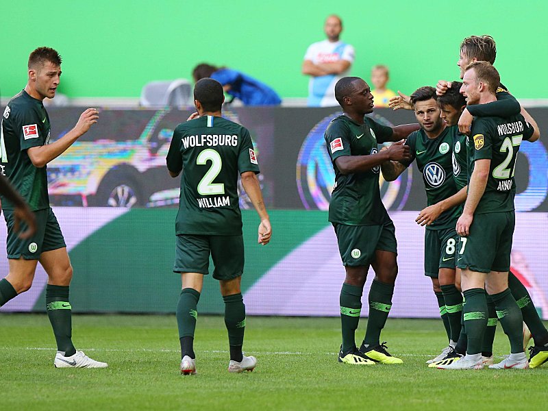 Ausgelassen: Die Wolfsburger bejubeln einen ihrer Treffer.