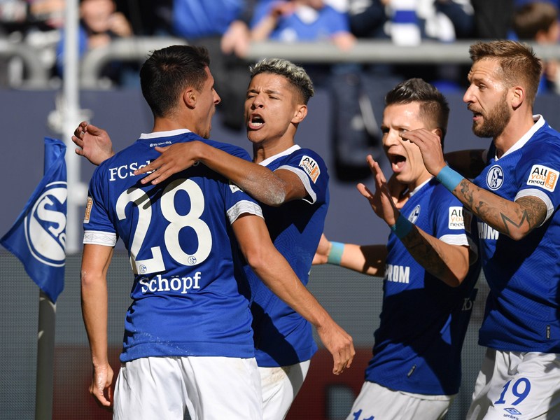K&#246;nigsblauer Jubel: Alessandro Sch&#246;pf (l.) bescherte Schalke gegen Mainz den ersten Saisonsieg. 