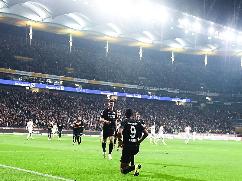 Lichter an: Eintracht Frankfurt lieferte besonders in der ersten Halbzeit eine Show ab.