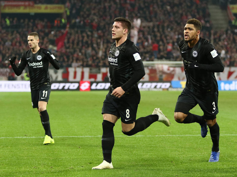 Zweimal per Kopf zur Stelle: Frankfurts Luka Jovic sicherte der Eintracht in Mainz einen Punkt.