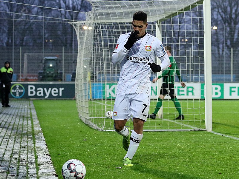 Leverkusens Paulinho jubelt &#252;ber eines seiner zwei Tore gegen M&#252;nster.