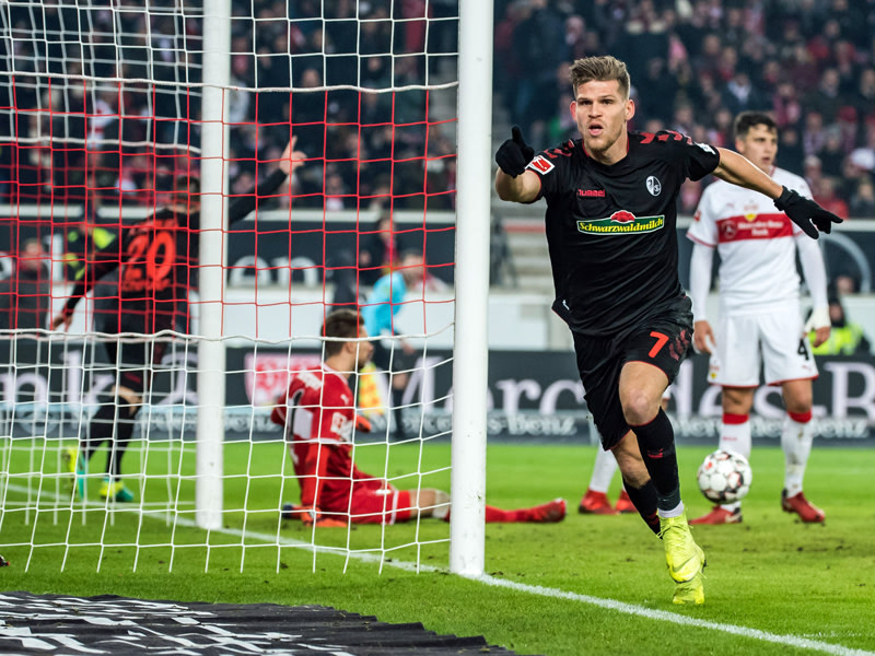 Sp&#228;ter Nackenschlag: Florian Niederlechner traf mit seinem Ausgleich den VfB direkt ins Mark.