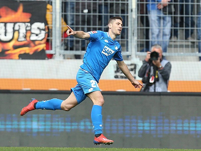 Jubellauf: Andrej Kramaric feiert sein soeben erzieltes 1:0.