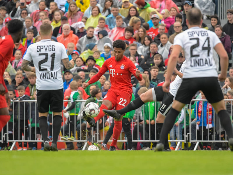 Jubil&#228;umsspiel in Lindau: Bayern und Serge Gnabry gastierten beim Kreisligisten.