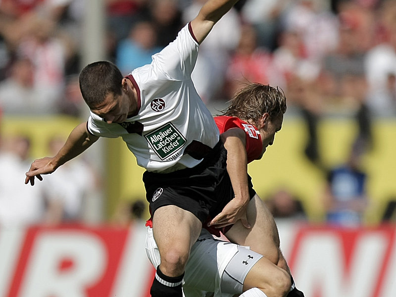 Voller Einsatz: Der Mainzer Polanski im Zweikampf mit Bilek (li.).