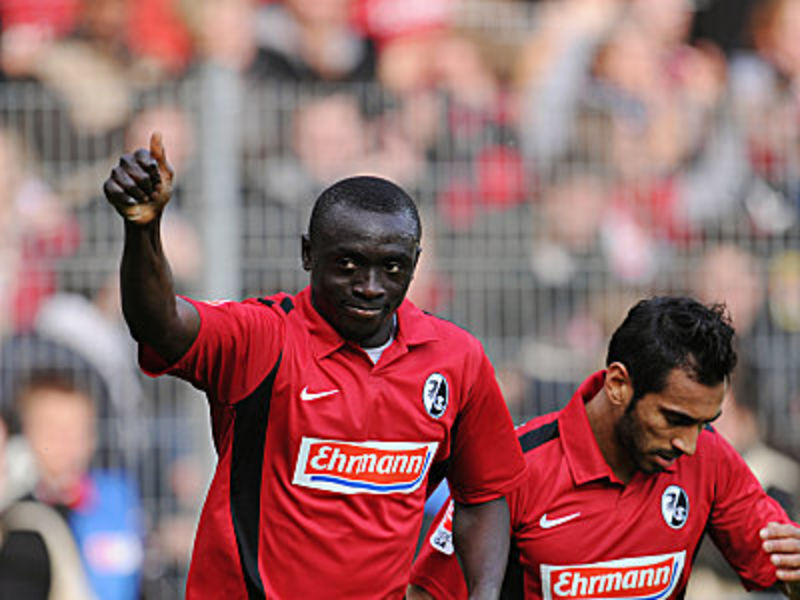 Jubel nach dem achten Saisontreffer: Cissé in Begleitung von Abdessadki.