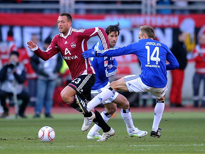 Nur selten konnte sich im Duell FCN gegen HSV einmal ein Spieler so klar durchsetzen wie hier Julian Schieber.