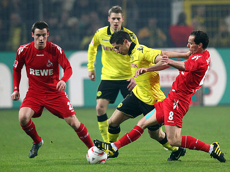 Einen Schritt voraus: Dortmunds Lewandowski sch&#252;ttelt K&#246;lns Petit (re.) und Clemens ab.