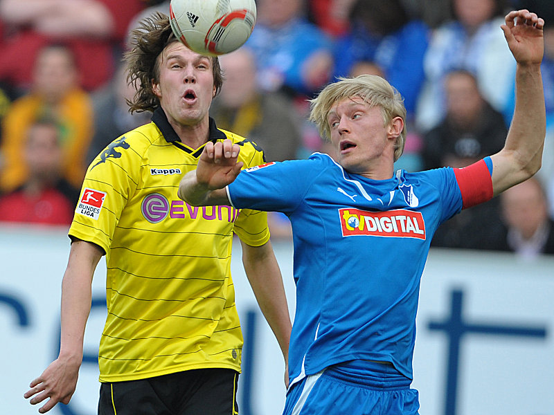 Dortmunds Gro&#223;kreutz und Hoffenheims Beck streiten um das Spielger&#228;t.