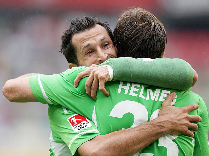 Bundesliga-R&#252;ckkehrer Hasan Salihamdzic jubelt mit Patrick Helmes &#252;ber dessen F&#252;hrungstor. 