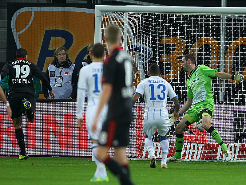 Vierter Treffer innerhalb einer Woche: Derdiyok (li.) markiert die Leverkusener F&#252;hrung.