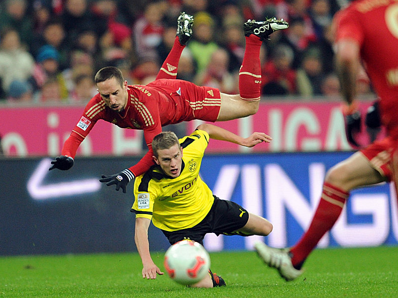 Abflug: Bayerns Ribery (oben) gegen Bender. 