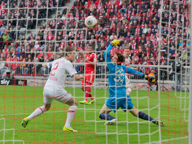 Tor! Bayerns Jerome Boateng (Mitte) trifft zum 1:0.