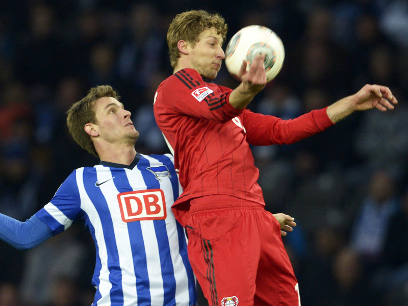 Goalgetter: Stefan Kie&#223;ling, hier rechts gegen Berlins Langkamp, brachte Leverkusen in Front.