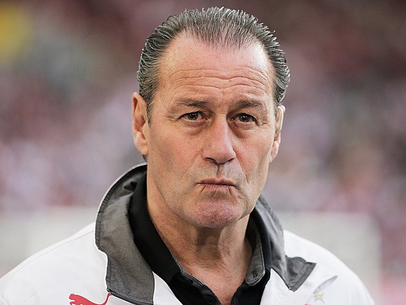 Traf an diesem Tag auf seinen Ex-Klub Schalke: VfB-Trainer Huub Stevens.