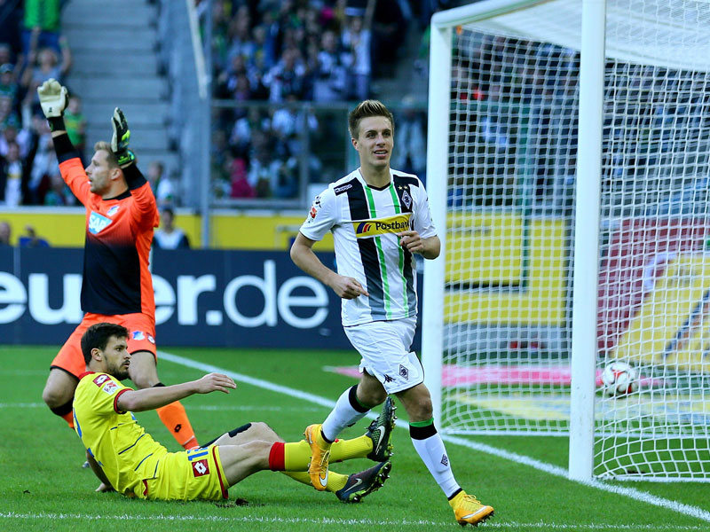 Patrick Herrmann hat gerade das 2:1 der Borussia erzielt und dreht ab.