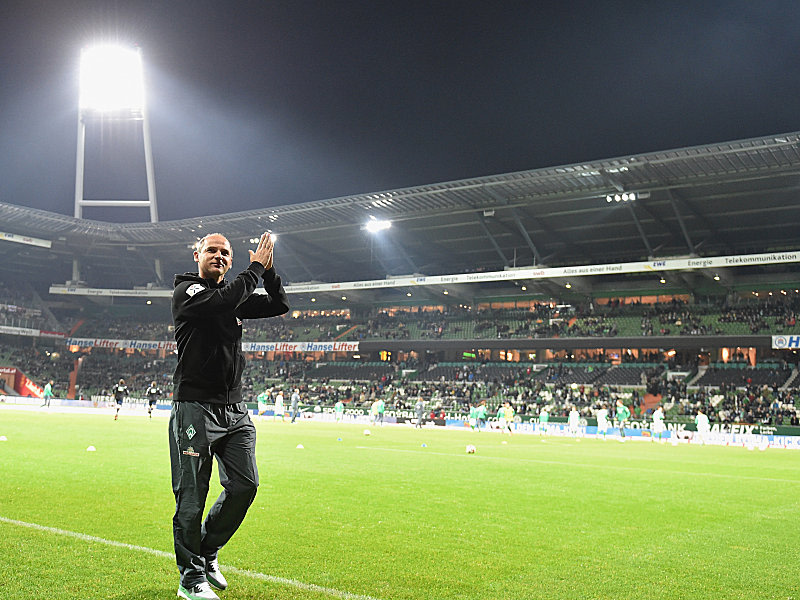 Bedankt sich bei der Ankunft im Stadion bei den Fans, die Werder stets bedingungslos unterst&#252;tzen: SVW-Coach Viktor Skripnik.