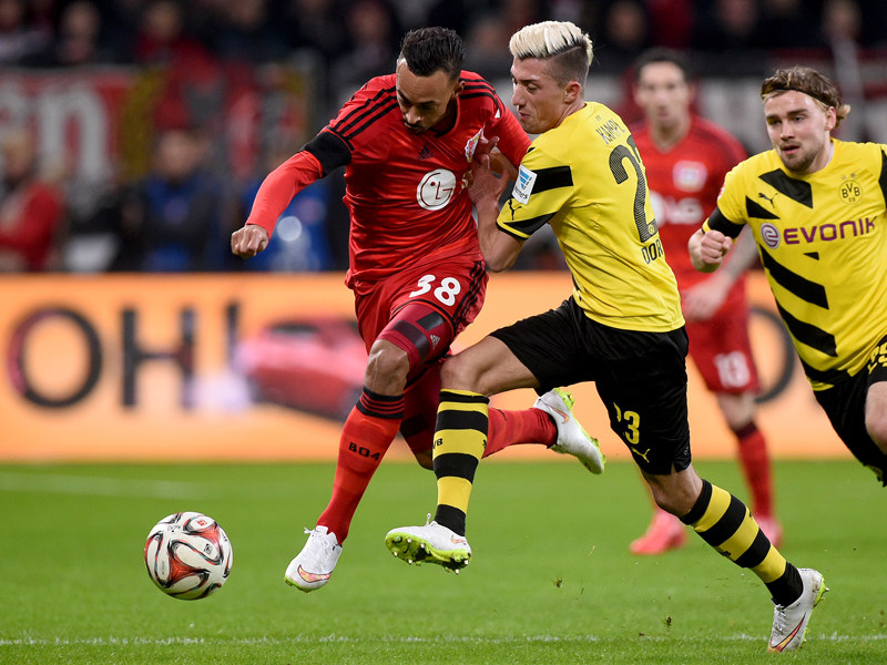 Unruheherd: Leverkusens Karim Bellarabi (l.) gegen Dortmunds Neuzugang Kevin Kampl (r.).