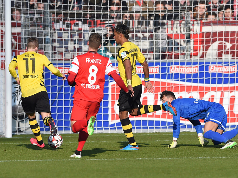 Eingeschoben: Dortmunds Marco Reus (l.) trifft zum 1:0.