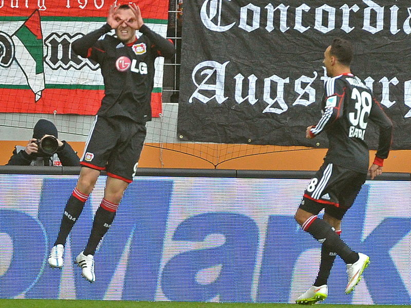 Habt ihr das gesehen? Leverkusen Josip Drmic (l.) bejubelt seinen Treffer zum 1:0.
