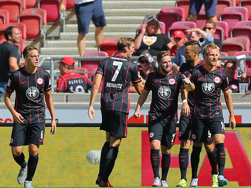 Die Frankfurter Eintracht jubelte in Stuttgart &#252;ber ihren ersten Saisonsieg. 