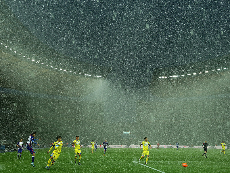Schneetreiben: Im Berlin machte das Wetter der Spielern das Leben schwer.