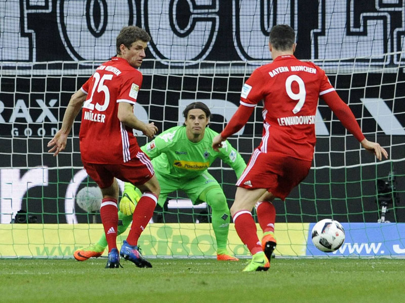 Gegen den FC Bayern immer wieder im Blickpunkt: Gladbachs Keeper Yann Sommer.