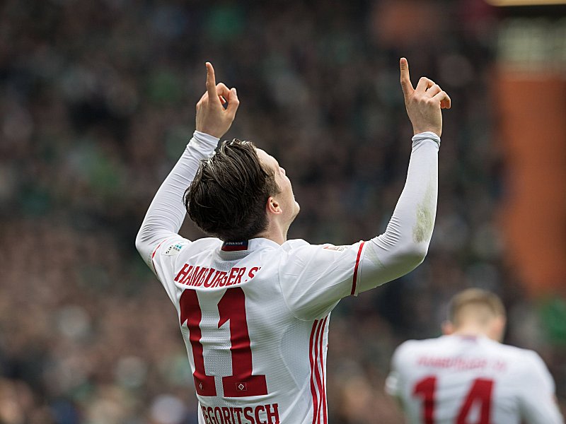 Dank nach oben: Michael Gregoritsch bejubelt sein soeben erzieltes 1:0.