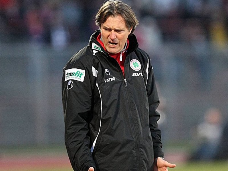 War mit seiner Mannschaft nicht zufrieden: Oberhausens Coach Theo Schneider.
