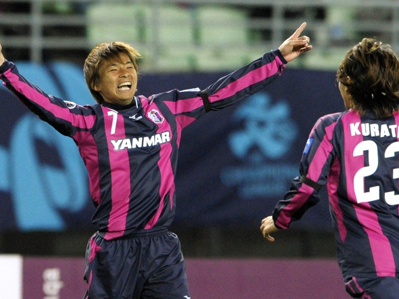 Am Dienstag im Anflug: Der Japaner Takashi Inui (li.) wechselt von Cerezo Osaka zum VfL Bochum.  