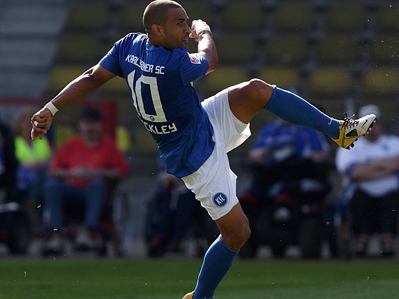 Karlsruhes Buckley traf beim 3:0 im Testspiel gegen Kapan in Armenien zweimal.