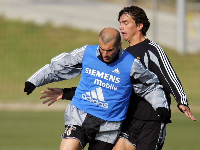 Einst ein Teil der &quot;Galaktischen&quot; - mit Ingolstadt wird es aber nichts: Pavon, hier 2004 mit Real-Teamkollege Zidane.