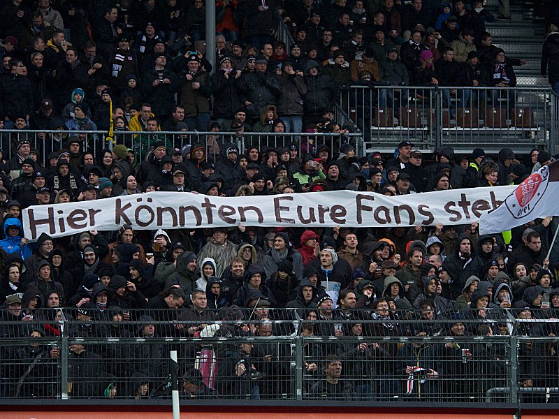 Solidarit&#228;t: Fans des FC St. Pauli am Sonntag w&#228;hrend der Partie gegen Dynamo Dresden.