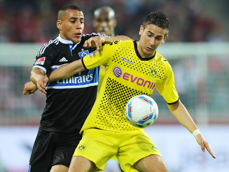 Neu in Paderborn: Mario Vrancic, rechts gegen Ben-Hatira vom HSV, kommt von Borussia Dortmund. 