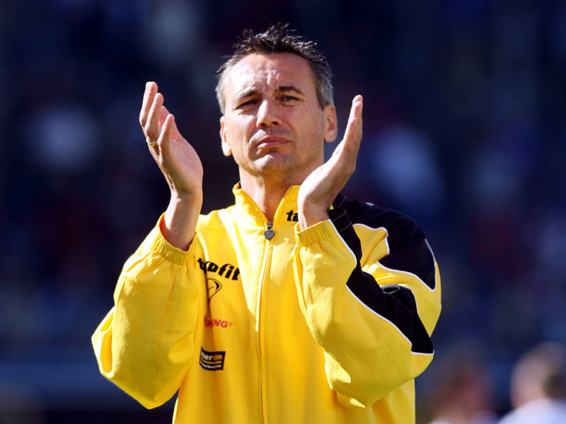 Erneut im gelb-schwarzen Dress: Peter Pacult soll Dynamo Dresden vor dem Abstieg retten.