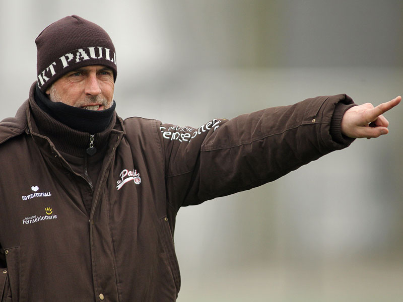 Will an seinem 49. Geburtstag auf dem Trainingsplatz stehen: St.-Pauli-Coach Michael Frontzeck.