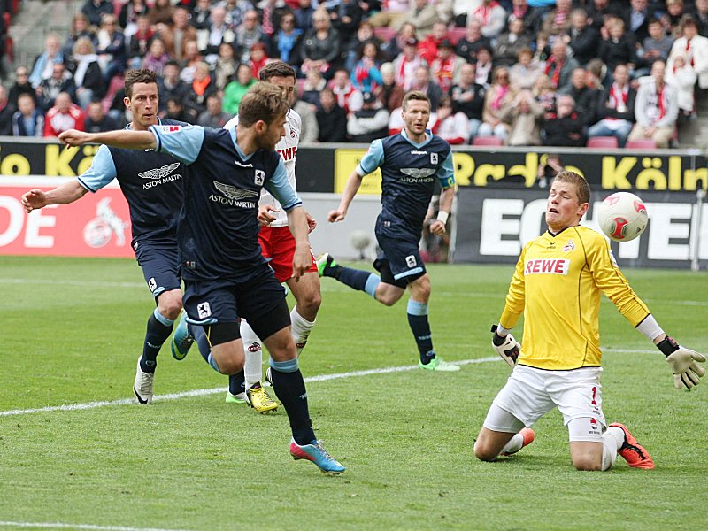 1860 M&#252;nchens Daniel Halfar erzielt am 31. Spieltag beim 1. FC K&#246;ln das 1:1.