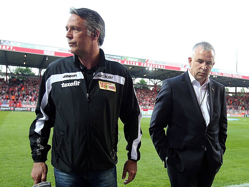Abschied: Trainer Uwe Neuhaus (li., mit Union-Pr&#228;sident Dirk Zingler). 