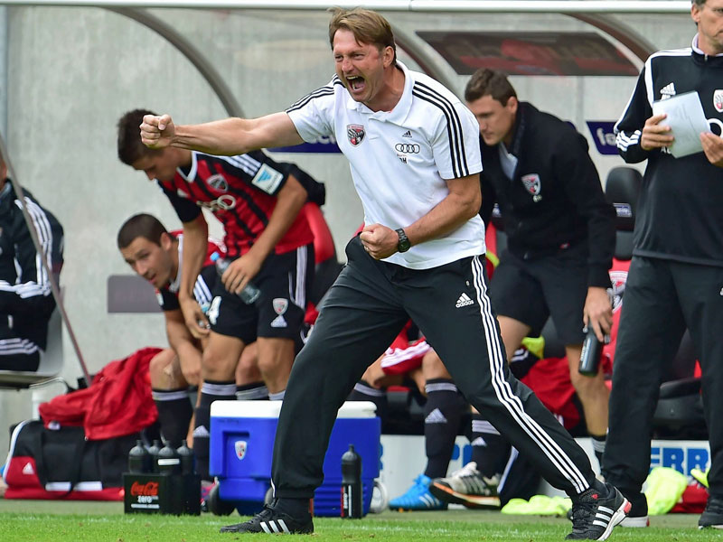 Ein leidenschaftlicher Coach: In letzter Zeit hat Ralph Hasenh&#252;ttl viele Tore seines FCI zu bejubeln.