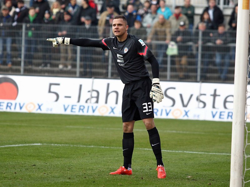 Rafal Gikiewicz hat sich bei Eintracht Braunschweig gut eingelebt und verl&#228;ngerte seinen Vertrag vorzeitig.