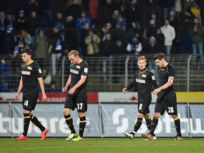 Unions erschreckendes Ausw&#228;rtsgesicht: Die Berliner Spieler schleichen in Darmstadt vom Platz.