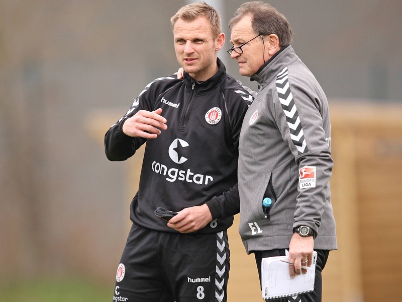 Auf Ewalds Zettel: St. Paulis Bernd Nehrig (l.) ist bei Trainer Ewald Lienen (r.) fest eingeplant.