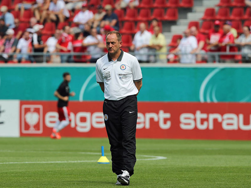 Muss seine Elf in Bielefeld verletzungsbedingt umstellen: Braunschweigs Coach Torsten Lieberknecht.