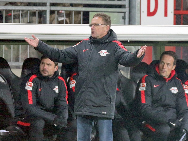&quot;Da kann man nichts machen&quot;, scheint die Geste von Leipzigs Coach Ralf Rangnick auszudr&#252;cken.