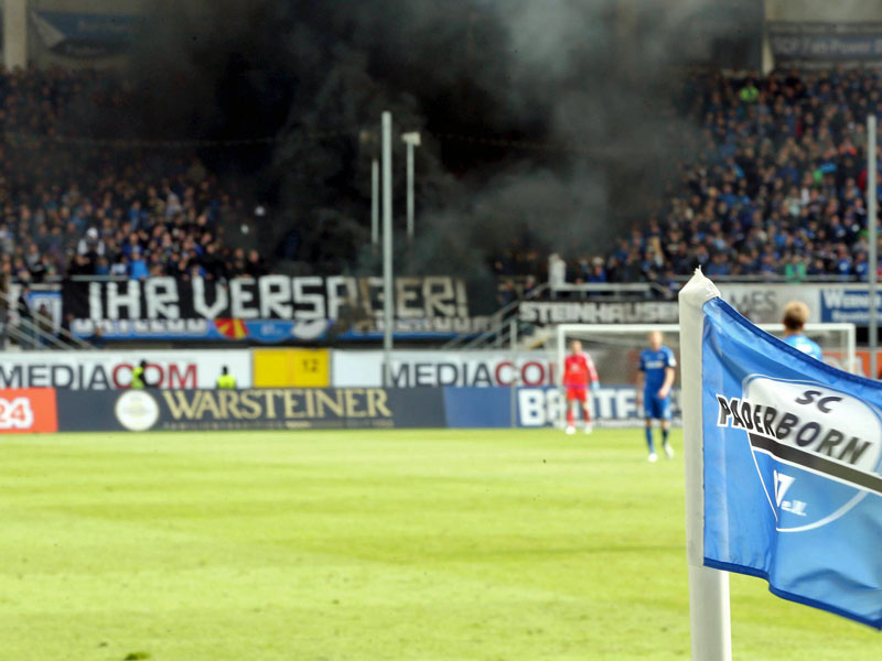 &quot;Ihr Versager&quot;: Die Fans des SC Paderborn sendeten eine deutliche Message an ihre Mannschaft.