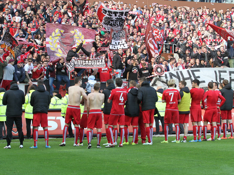 Sommerpause: Der 1. FC Kaiserslautern verabschiedet sich auf St. Pauli von seinen Fans.