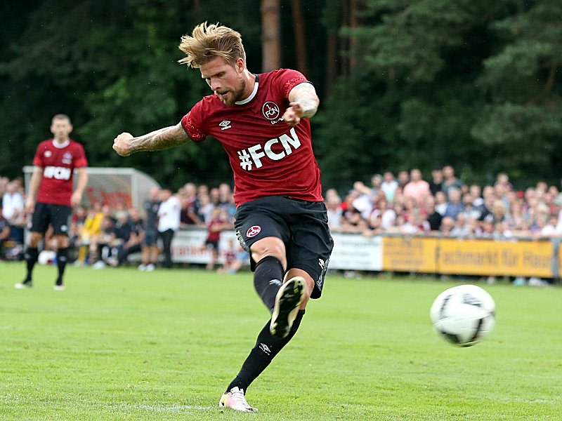Verwandelte den spielentscheidenden Elfmeter zum 3:2-Endstand: FCN-Neuzugang Tobias Kempe.