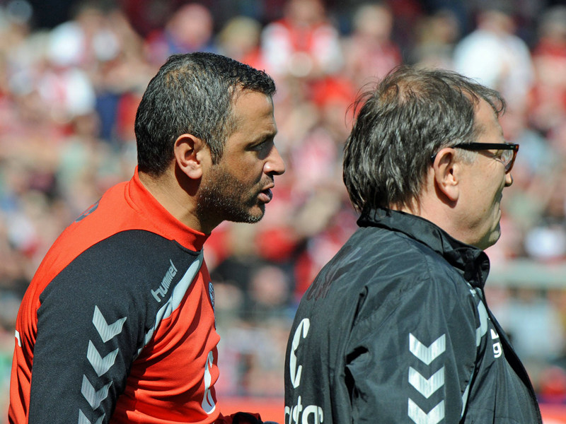 Nach Chefcoach Ewald Lienen (rechts) hat der FC St. Pauli nun auch den Kontrakt mit Co-Trainer Abder Ramdane bis 2018 verl&#228;ngert.