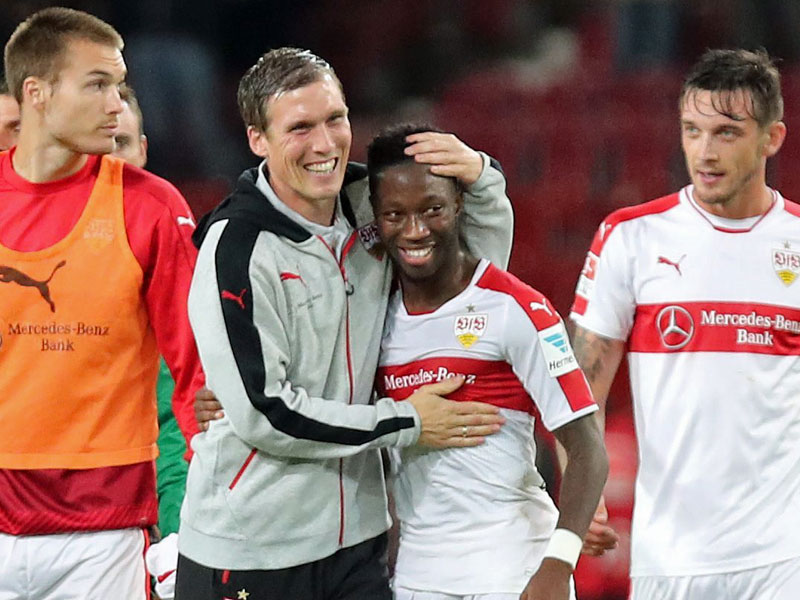 VfB-Coach Hannes Wolf (li.) legte eine gelungene Heimpremiere hin - nicht zuletzt dank Carlos Man&#233;.