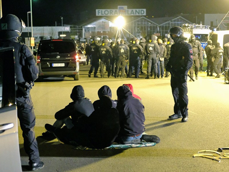 Im Vorfeld des Niedersachsen-Derbys: Die Polizei verhinderte am Freitagabend eine Pr&#252;gelei zwischen den verfeindeten Lagern.